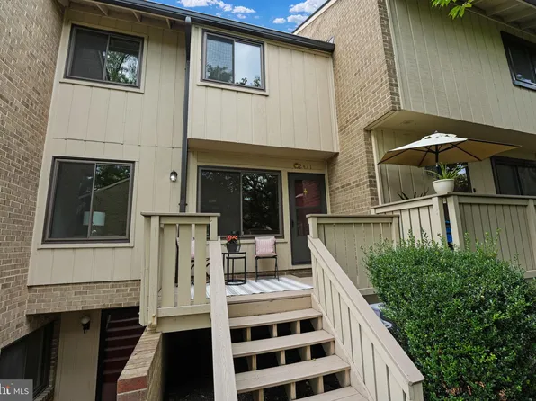2471 Glengyle Dr, Vienna, VA 22181