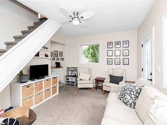 2nd image of 811 Tamarac St