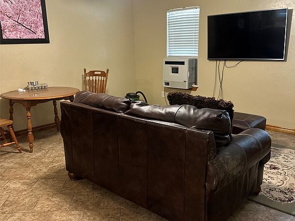 3rd image of 16152 Hull Rd