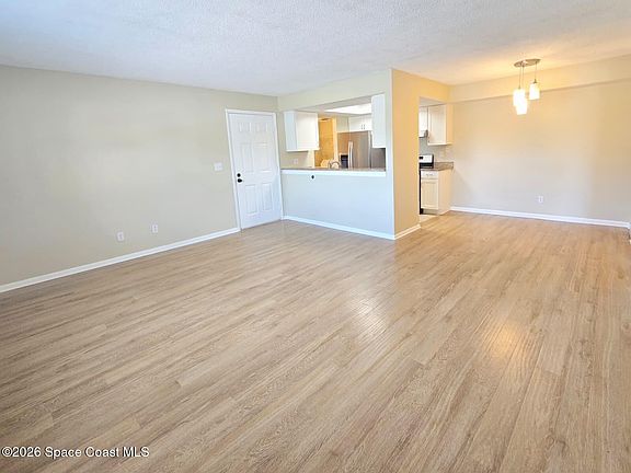 5th image of 596 N Wickham Rd APT 40