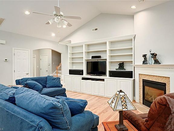 4th image of 1225 Hudgins Hill Ct