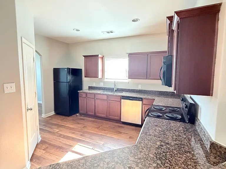 2134 Redbud Dr — Photo 8
