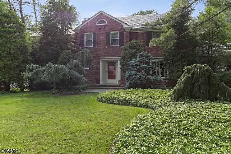 1st image of 75 Whiteoak Dr