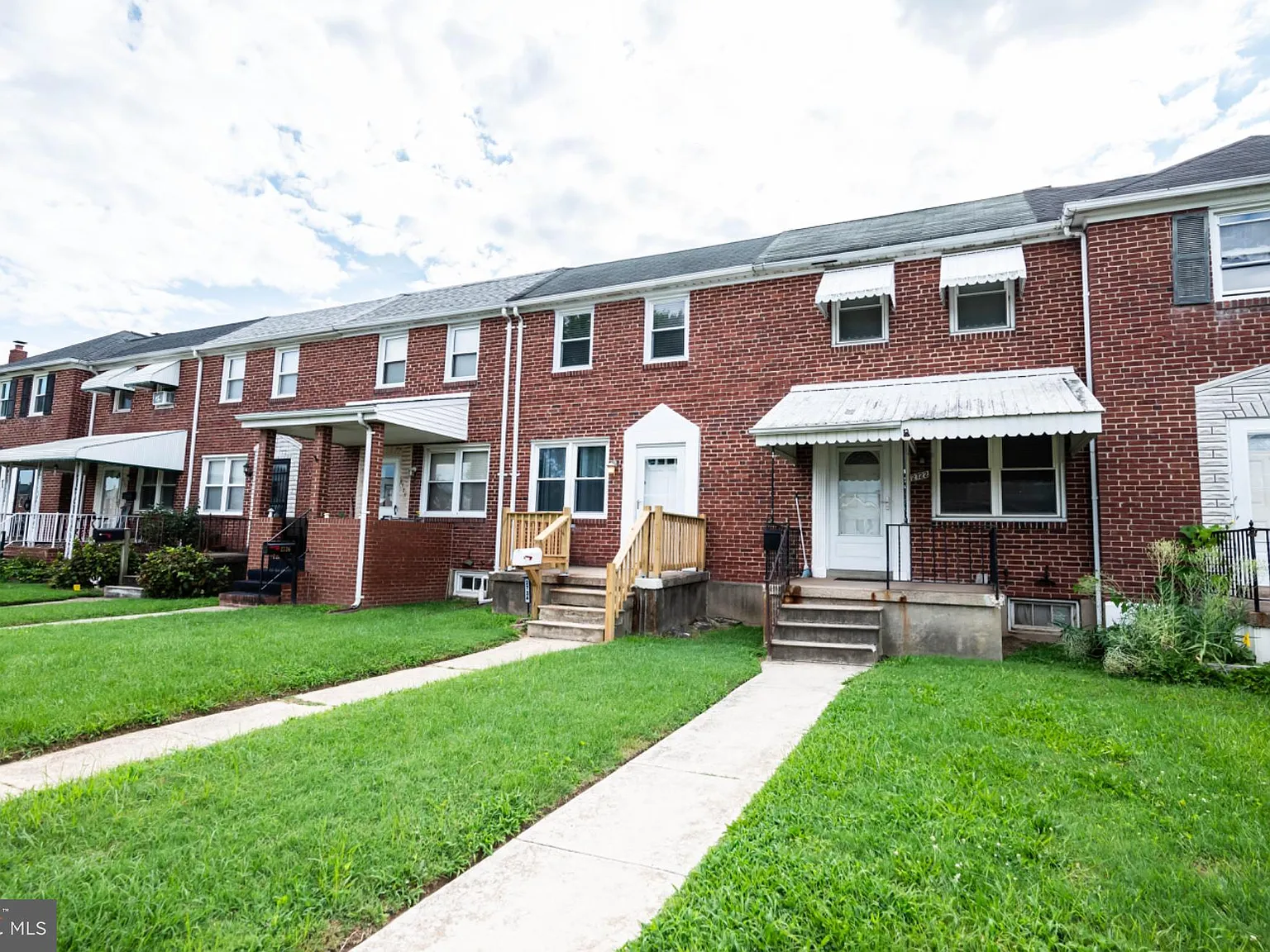 2 bed, 1.5 bath, 1120 sqft, $1,750 — Photo 2