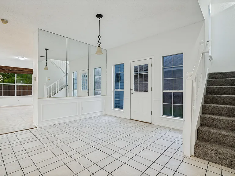 1333 Maywood Ct — Photo 10