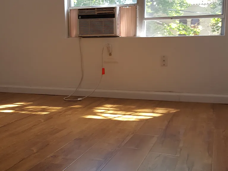 3560 4th Ave — Photo 3