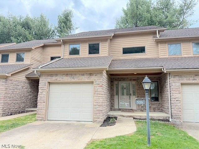 1st image of 526 Oakdale Dr