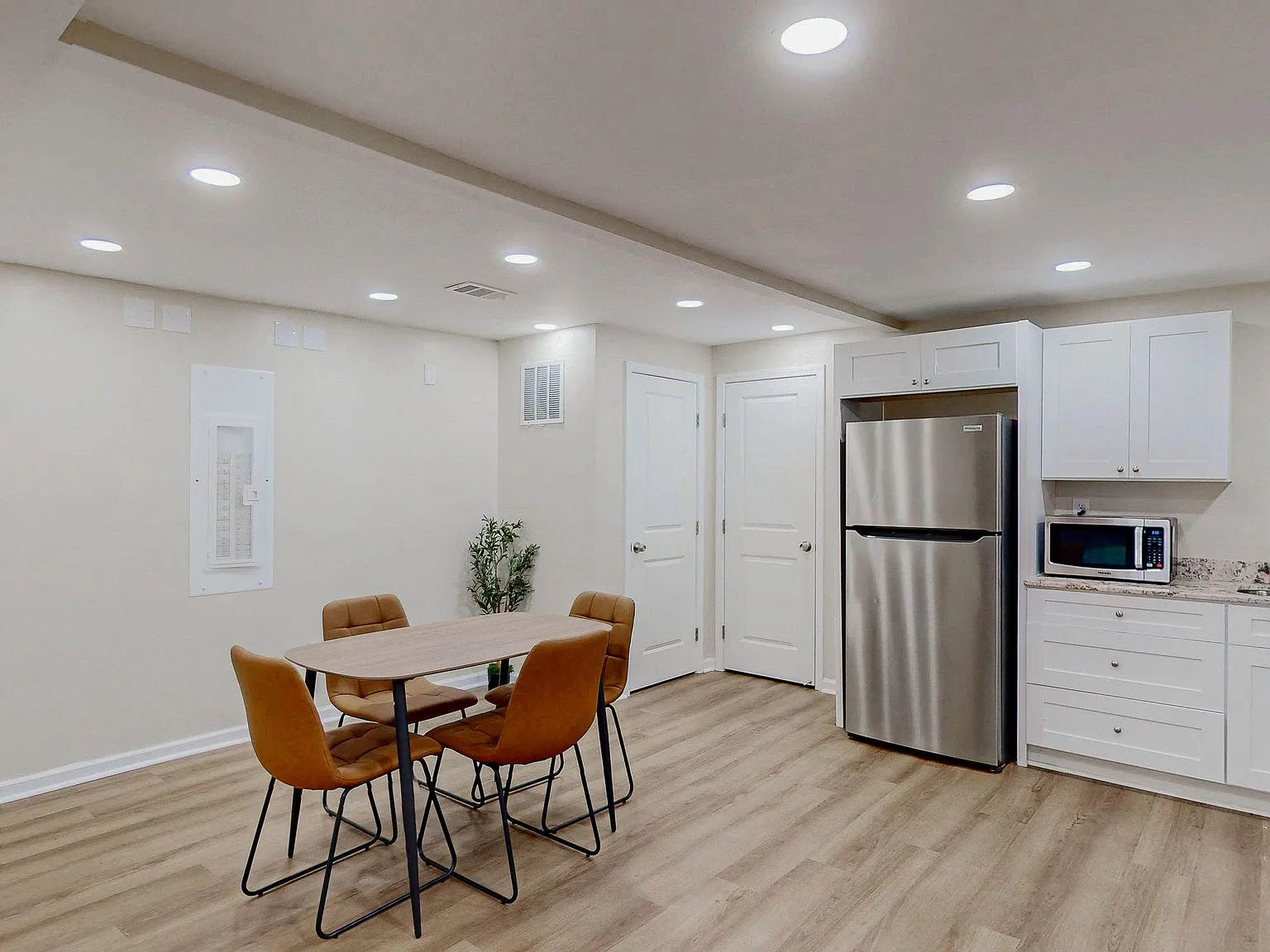 4 bed, 2.0 bath, 1938 sqft, $1,213 — Photo 4