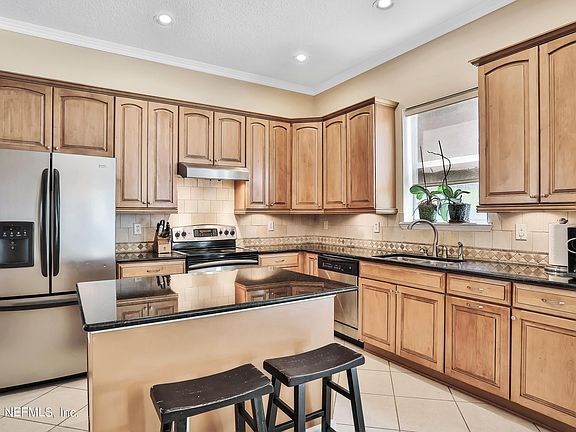 3rd image of 902 Candlebark Dr