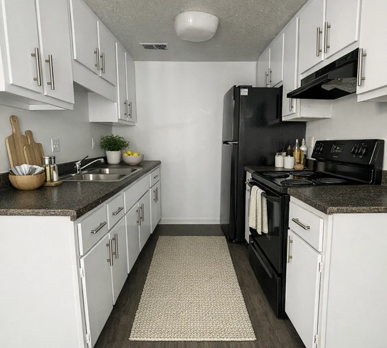 The Stratford Apartments — Photo 1