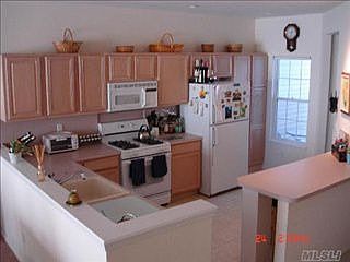 3rd image of 204 Windward Ct N #Bonus