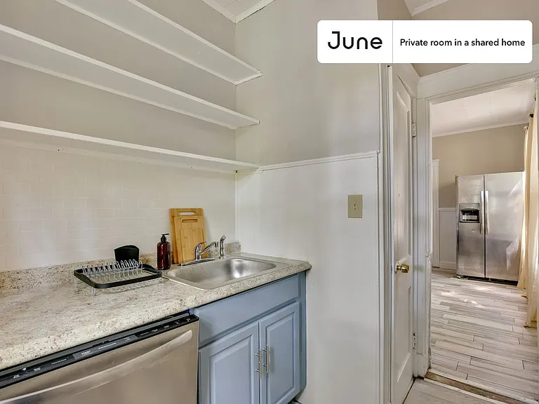 61 Lithgow St #B — Photo 12