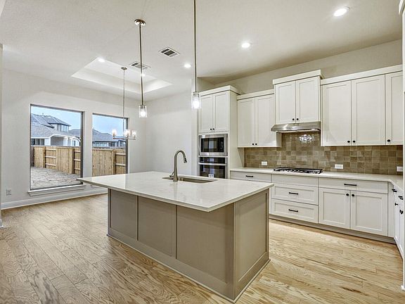 4th image of 253 Prickly Poppy Loop