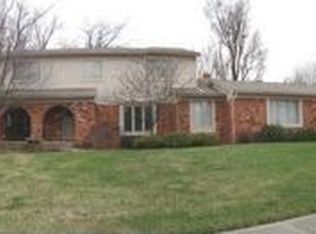6839 Johnathon Dr, Troy, MI 48098