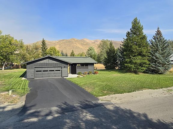 3rd image of 1210 & 1200 Baldy View Dr