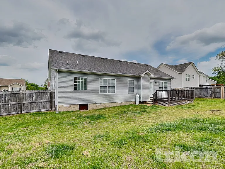 1616 Broad Cir — Photo 16