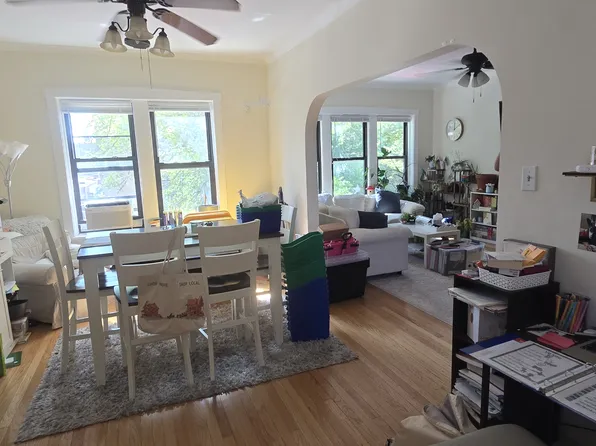 2852 W Belle Plaine Ave #3, Chicago, IL 60618