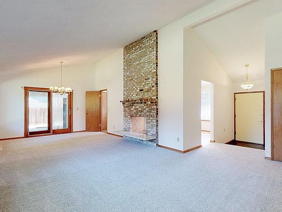 3rd image of 2229 Camas Ave