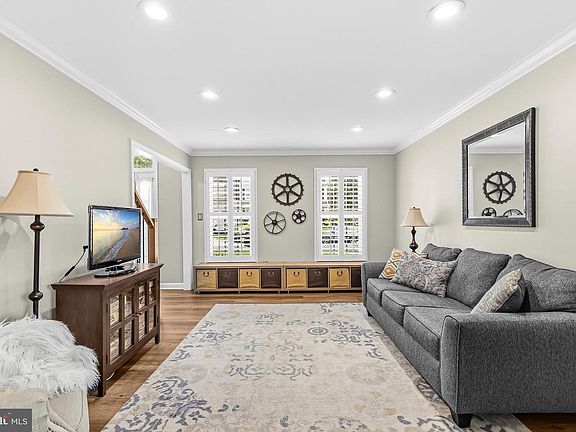 4th image of 6422 Springhouse Cir