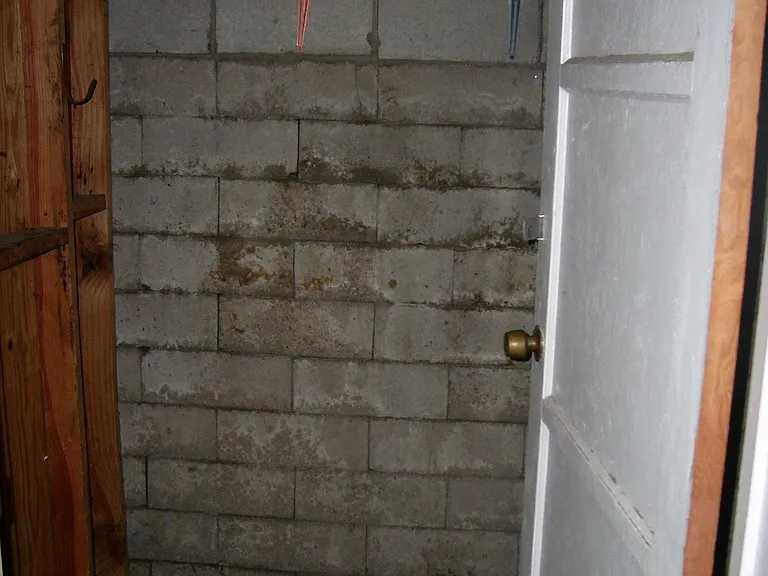 1454 E Chevy Chase Dr #C — Photo 10