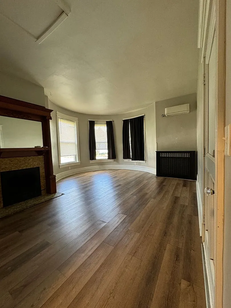 703 E. 14th St. — Photo 2