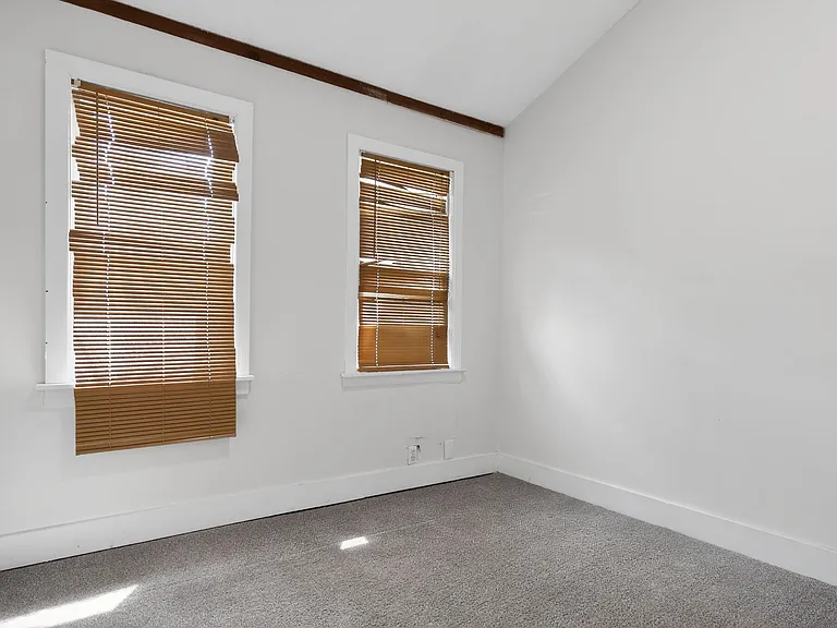2604 Robinson St — Photo 14