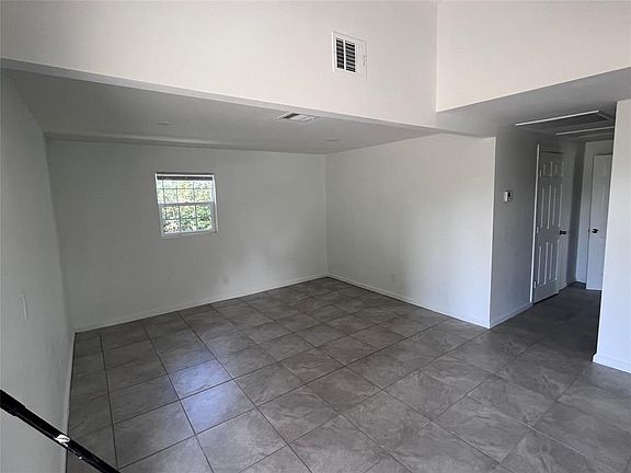 4th image of 21534 Cedar Ln #B