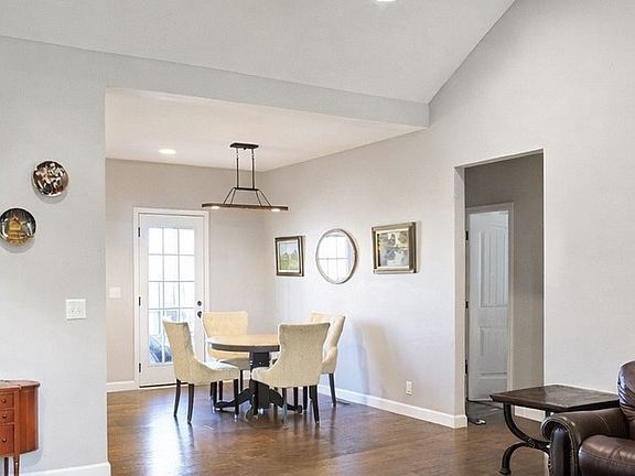 2nd image of 809 Hooper Rd