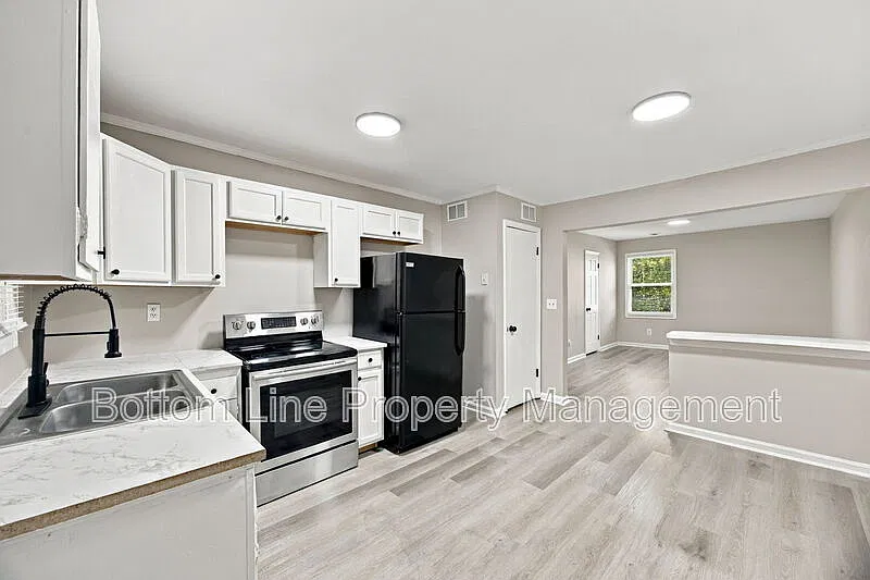 909 S Carolina Ave — Photo 4