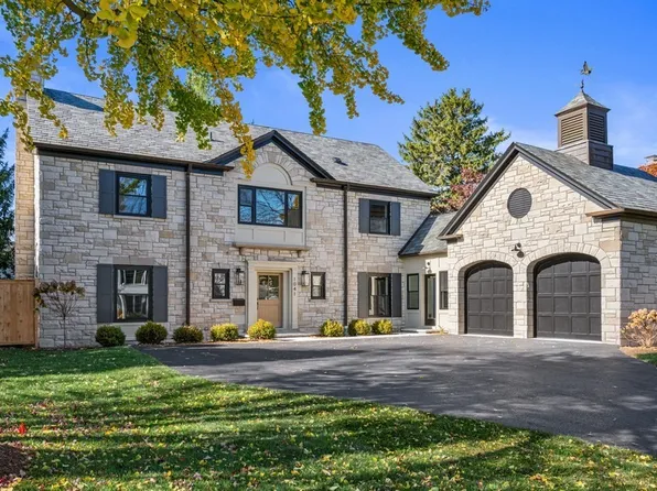 1041 Pawnee Rd, Wilmette, IL 60091