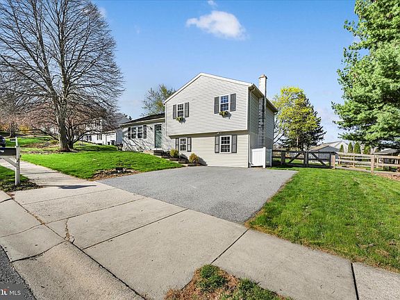 5th image of 240 Birchwood Ln
