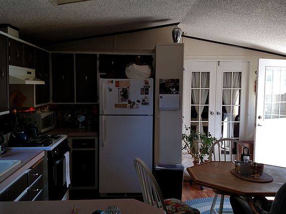 4th image of 12 E Jackpine St