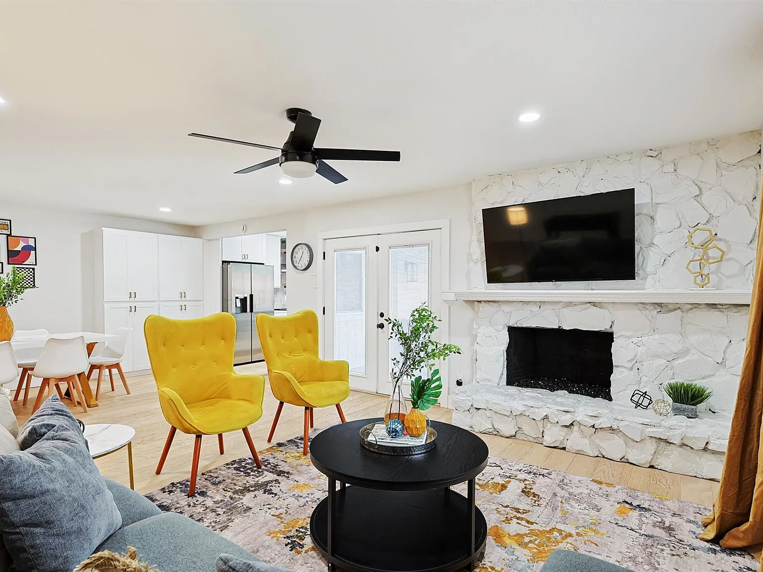 4 bed, 2052 sqft, $7,750 — Photo 3