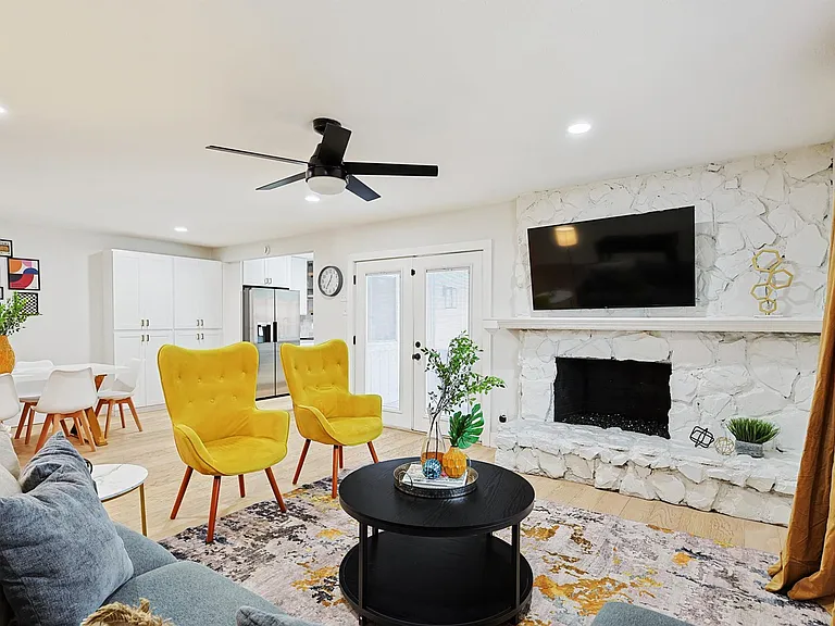 1113 Overdowns Dr — Photo 3
