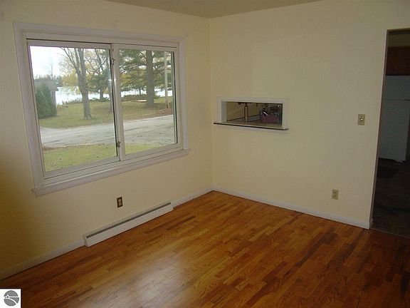4th image of 812 Millers Park