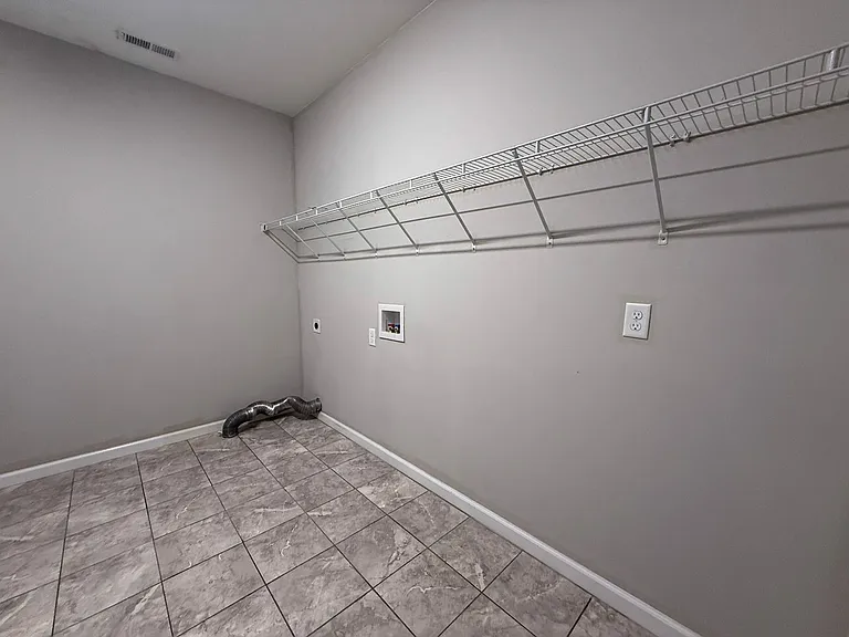 505 Holladay Rd — Photo 30