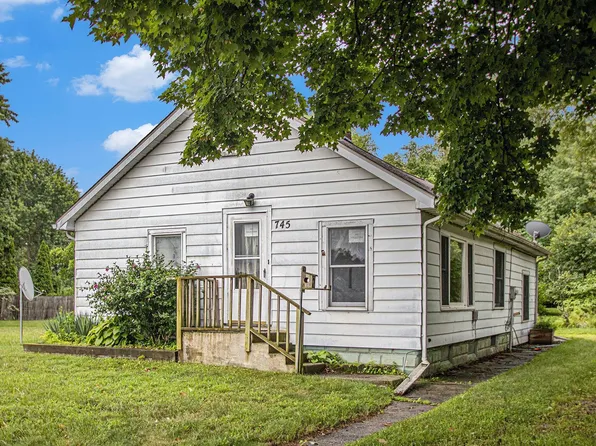 745 E 18th St, Mishawaka, IN 46544
