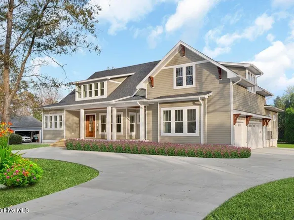 2225 S Live Oak Parkway, Wilmington, NC 28403