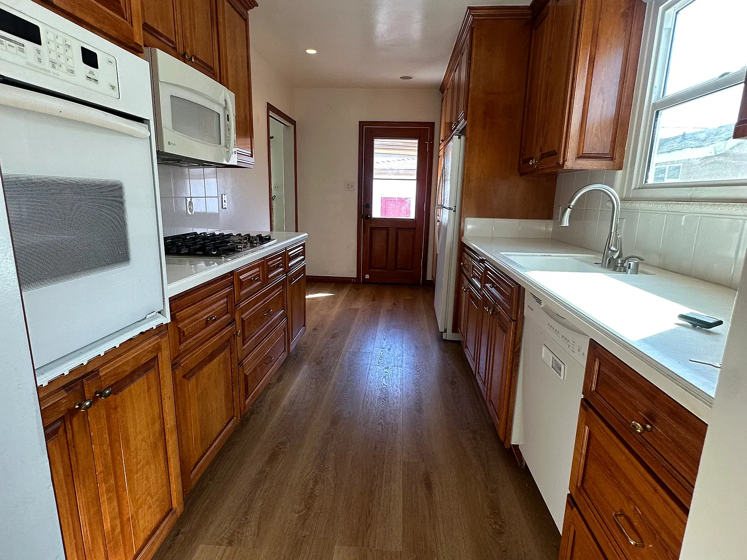 3 bed, 1324 sqft, $4,795 — Photo 3