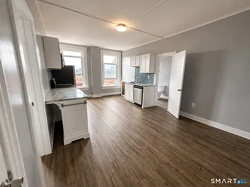 460 Main St #13 Photo 1