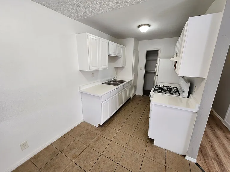 1705 Breckenwood Ct #4 — Photo 8