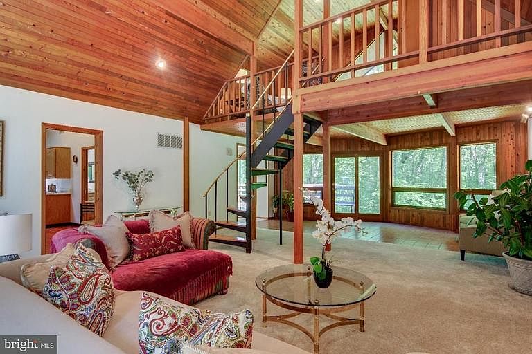 1st image of 602 Featherbed Ln