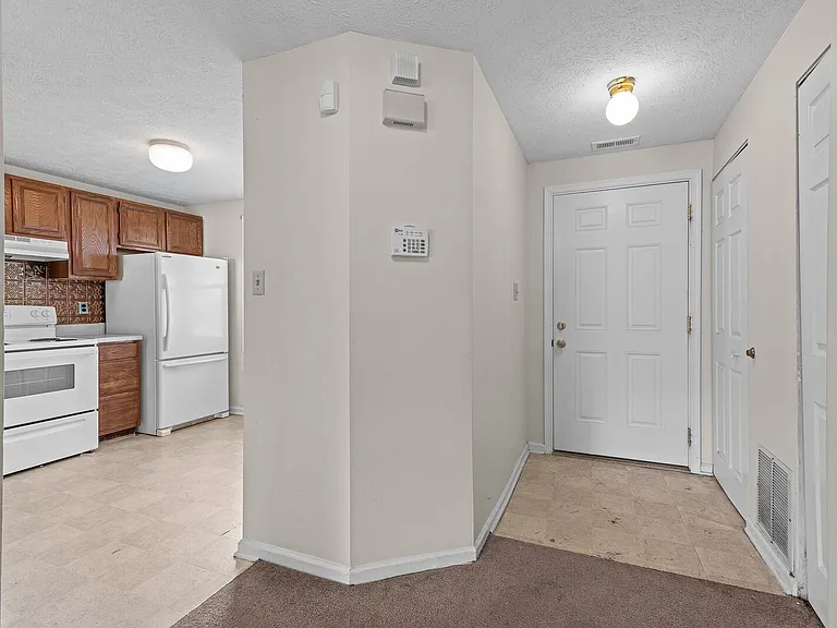 528 Chanticlar Ct — Photo 3