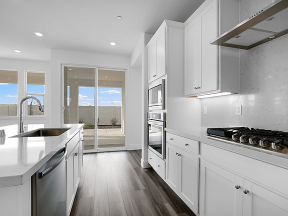 Roxbury 1251 B 7