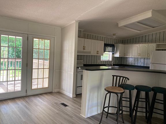 3rd image of 10638 Decker Ave