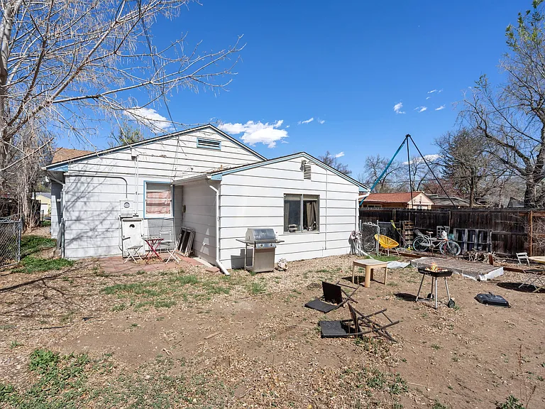 821 W Mulberry St — Photo 28