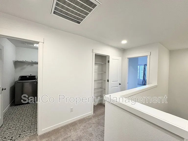 1248 S 28th Ter — Photo 12