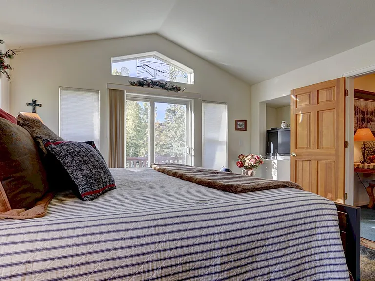 192 Burgundy Cir — Photo 7