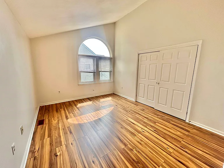 4B Pine Grove Ave — Photo 8
