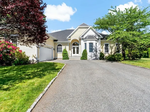 19 Azalea Dr, Dartmouth, MA 02747